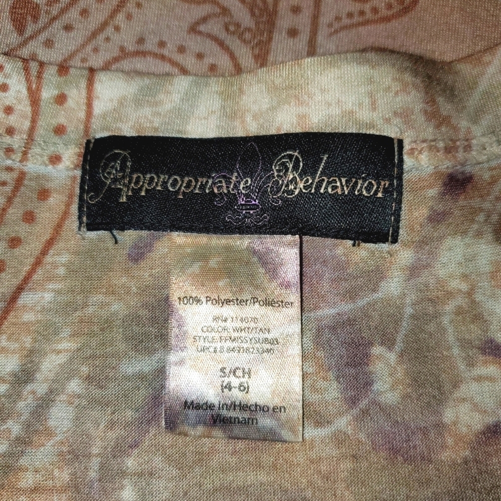 Appropriate Behavior Crop Sleeve V Neck Top 598 - Picture 2 of 3